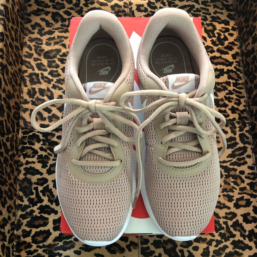 Nike Tanjun sand/white